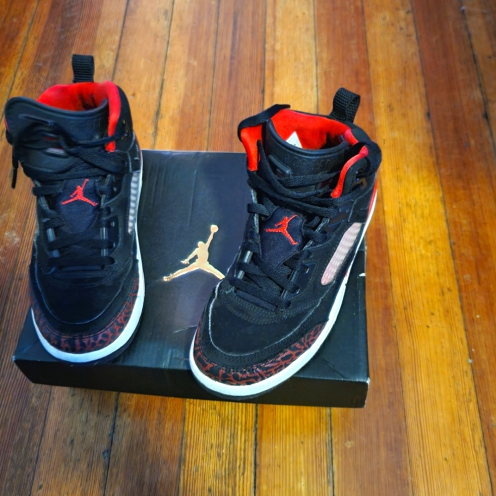 Boys Jordan Sneakers